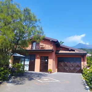 https://petite-maison-delletna.sicilyhotelsitaly.net